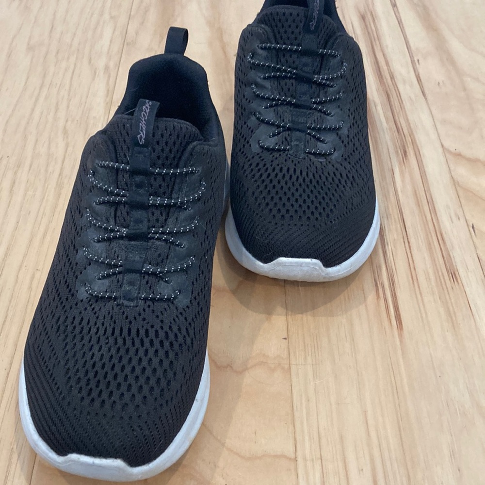 Skechers black breathable memory foam shoes